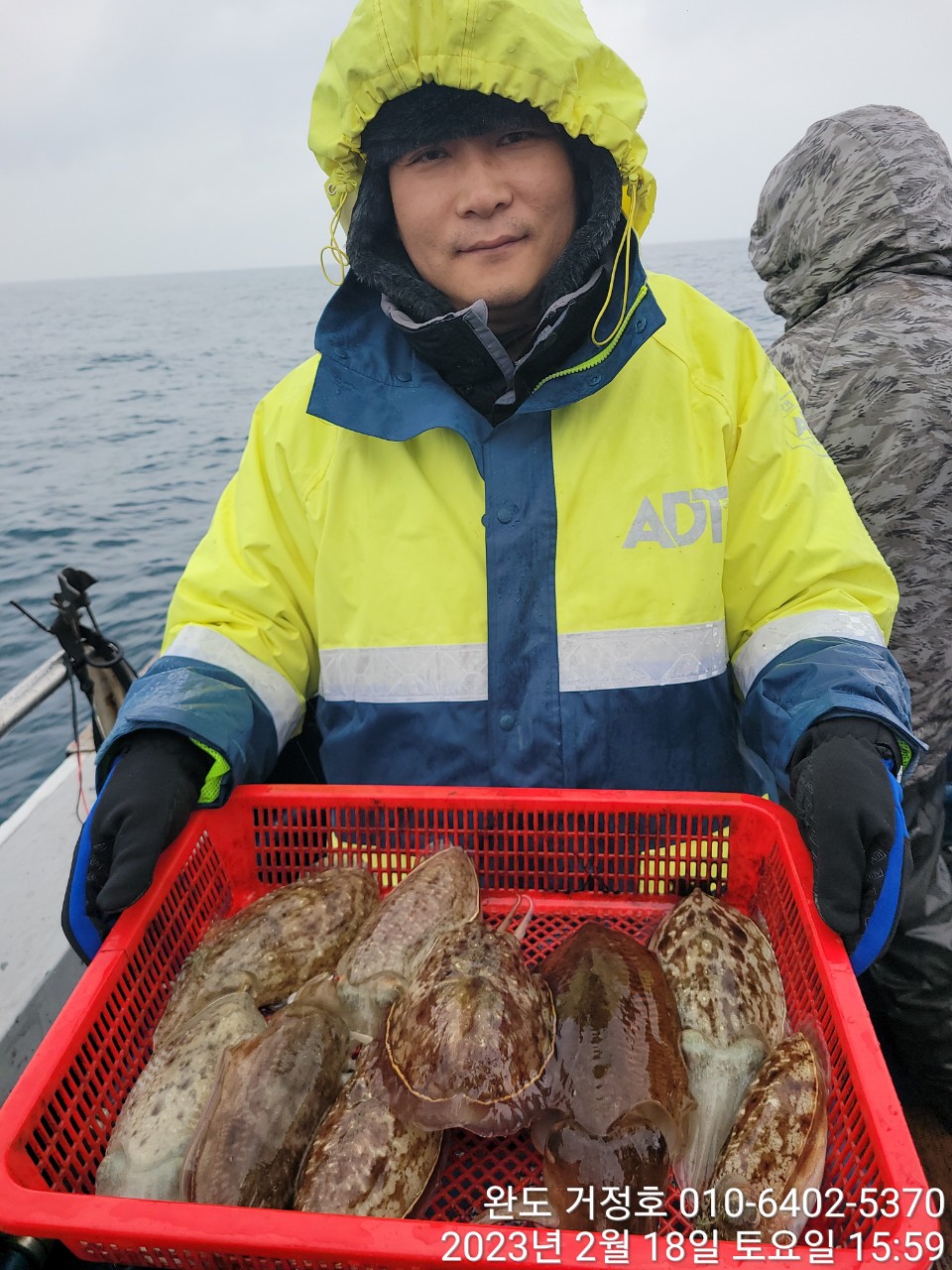 2월18일 완도 거정호 먼바다 갑오징어 조황입니다.